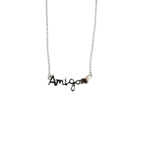 El collar Amiga de plata es una preciosa gargantilla fabricada en plata de ley  925 con una cadena de la que cuelga de su centro la palabra AMIGA y un pequeño corazón a su lado. Este collar viene presentada en un cartoncito ilustrado con la frase ( AMIGA GRACIAS POR LLEGAR A MI VIDA, MEJOR AMIGA. ) Medidas : Longitud 40 cm Extensión 5 cm Longitud de la palabra AMIGA  19 mm Cierre de mosquetón Demuestra tu amistad con estilo con este hermoso collar Amiga de plata. Regala a tu mejor amiga un símbolo duradero de tu conexión