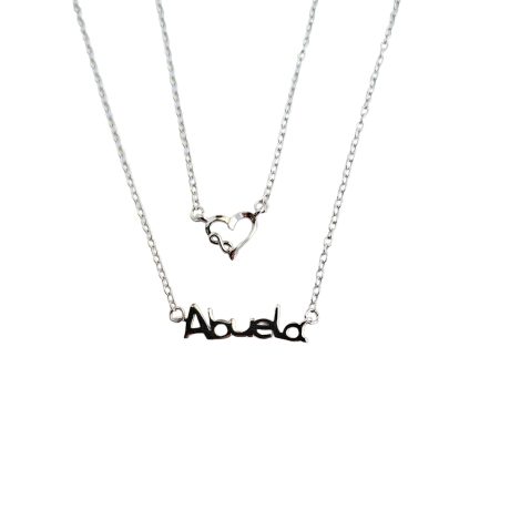 gargantilla de plata con doble cadena en una de ellas la palabra Abuela y en la otra un corazon