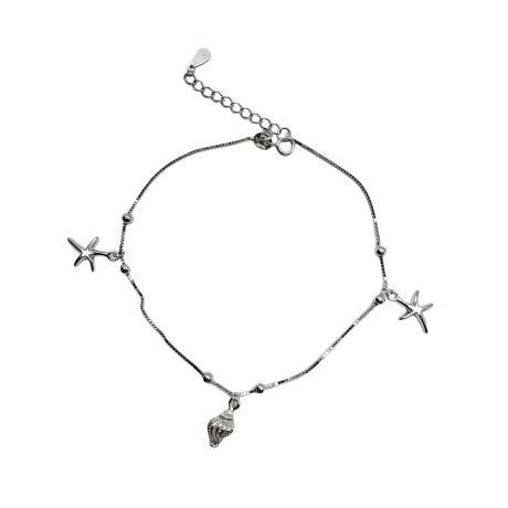Tobillera de plata con una caracola como motivo central y dos estrellas de mar a cada lado