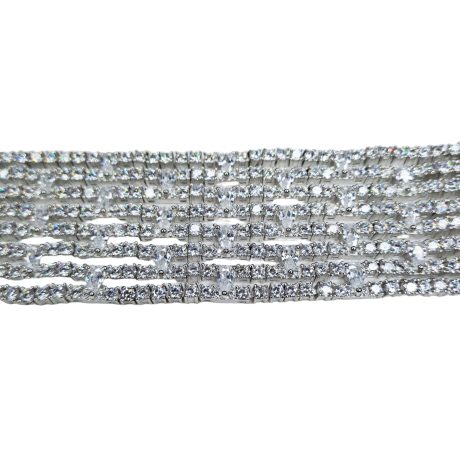 La Pulsera Novia plata y circonitas es una pulsera de plata de ley con mucho brillo. Una pulsera de plata llena de circonitas puede ser un accesorio elegante y significativo para una novia o para cualquier evento. Medidas de la Pulsera Novia plata y circonitas: Longitud de la pulsera:16 cm Ancho de la pulsera : 3 cm Selecciona Klarna como método de pago en el proceso de compra para pagar en cómodas cuotas.