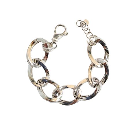 La Pulsera Antares de plata es un gran pulsera fabricada en  plata de ley 925 con grandes eslabones huecos , cierre de mosquetón y prolongación. Es una pulsera de un gran tamaño para las amantes de la plata. Medidas: Ancho del eslabón: 82 mm Largo del eslabón: 1.12 mm Largo de la pulsera : 19 cm Largo de la prolongación 3 cm Luce elegante y glamurosa con la Pulsera Antares de plata. Fabricada en plata de ley 925 con eslabones huecos y un cierre seguro de mosquetón. ¡Compra la tuya ahora!