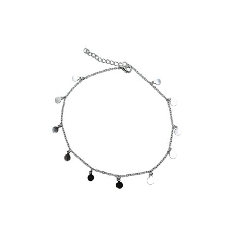 La tobillera chapitas de plata  es una preciosa tobillera de plata como once chapitas colgando e la cadena principal. Fabricada en plata de ley 925 . Medidas de la Tobillera Chapitas de plata: 22 cm de longitud Prolongación de 3.5 cm Chapas  3.8mm Sabias que: Las tobilleras de plata son accesorios elegantes y versátiles que han sido apreciados a lo largo de la historia por su belleza y simbolismo. La plata, conocida por su brillo y durabilidad, ha sido utilizada en la fabricación de joyería desde tiempos antiguos, y las tobilleras hechas de este metal no son una excepción. En muchas culturas, las tobilleras de plata son más que simples adornos; representan estatus social, riqueza y, en algunos casos, protecciones espirituales. En la India, por ejemplo, las mujeres casadas a menudo usan tobilleras de plata como símbolo de su estado civil y para atraer buena fortuna y energía positiva. Además de su significado cultural, las tobilleras de plata son un accesorio de moda popular que complementa una amplia variedad de estilos y atuendos. Su diseño puede variar desde simples y minimalistas hasta intrincadamente detallados con añadidos de piedras preciosas o grabados artísticos. Las tobilleras de plata se adaptan tanto a ocasiones formales como informales, aportando un toque de sofisticación y elegancia al conjunto de quien las lleva Ya sea como símbolo cultural o como expresión de estilo personal, las tobilleras de plata siguen siendo una opción atemporal y apreciada en el mundo de la joyería. Luce una preciosa tobillera este verano ¡¡