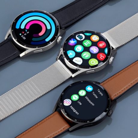 tres relojes smart del mismo modelo pero en colores distintos