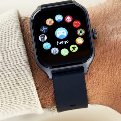 FUNCIONES DEL RELOJ SMART MAREA B63004/5: Contador de pasos, calorías y distancia recorrida Establecer meta de pasos Modo no molestar Monitoreo de sueño Frecuencia cardiaca Prueba automática de frecuencia cardiaca Oxígeno en sangre Guía de respiración Ciclo menstrual Modo deporte Recordatorio sedentario Notificaciones (redes sociales, email, llamadas, etc) Llamadas Bluetooth Asistente por voz Alarmas Cronógrafo Cuenta regresiva Clima Calendario Reloj mundial Control remoto música Control remoto cámara Juegos Bolsa de valores Elegir y personalizar pantalla de inicio Anti-pérdida Modo mesita de noche Bloqueo por contraseña Modo pantalla siempre encendida Encontrar teléfono Encender pantalla al girar muñeca