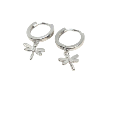 Los Pendiente Aro Dragonfly de plata son unos  precioso pendiente de aro con cierre de clip con un pequeña Libélula de plata . Características : Diámetro del aro  11.3 mm Altura de  la Libélula  6.5 mm Ancho de la  Libélula 6.8 mm Incluye tuerca de presión de plata Fabricados en Plata de Ley 925 . Luce elegante con estos Pendiente Aro Dragonfly de plata. Con un diseño de libélula, estos pendientes de aro son perfectos para cualquier ocasión. ¡Consigue los tuyos ahora!