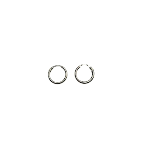 Los Pendiente Aro 11 mm plata A1  son unos  precioso pendiente de aro liso que se cierra sobre su mismo, ideales para primer segundo o tercer agujero. Características : Diámetro del aro  11 mm Espesor del aro 1.4 mm Cierre sobre si mismo Fabricados en Plata de Ley 925 Luce elegante con los Pendiente Aro 11 mm plata A1. Ideales para primer, segundo o tercer agujero. Fabricados en Plata de Ley 925. ¡Consigue los tuyos hoy!