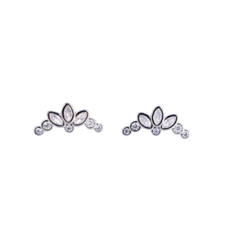 Los Pendiente Tiara de circonitas son unos  precioso pendiente  semi-trepadores con una forma super original repleto de circonitas imitando una tiara. Características: Ancho de peine 16.2 mm Altura del peine  7, 1 mm Palito de plata mide 10 mm Incluye tuerca de presión de plata Fabricados en Plata de Ley 925 . Deslumbra con estilo y elegancia con los Pendiente Tiara de circonitas, una joya única y original que imita una tiara. ¡Hazte con ellos ahora!
