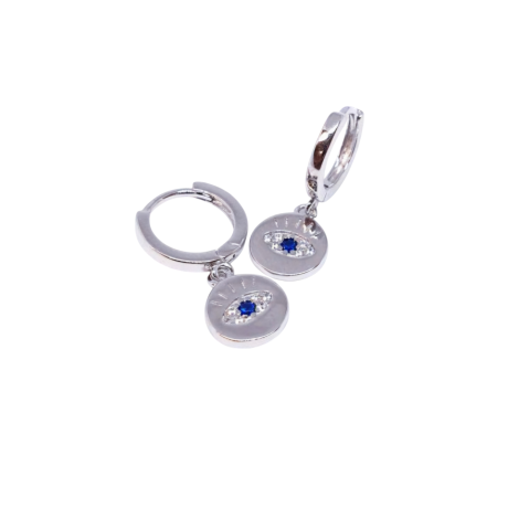 Los Pendiente Aro Ojo de Nazar Azul de plata son unos  precioso pendiente de aro con cierre de clip del que cuelga una chapita con el Ojo de Nazar grabado y esmaltado en color azul.  Características : Diámetro del aro  11.2  mm  Diámetro de la chapa 9.7 mm Fabricados en Plata de Ley 925 . Resalta tu estilo con los hermosos Pendiente Aro Ojo de Nazar Azul de plata. Un diseño encantador con el Ojo de Nazar grabado y esmaltado en color azul. ¡Consigue los tuyos ahora mismo! 