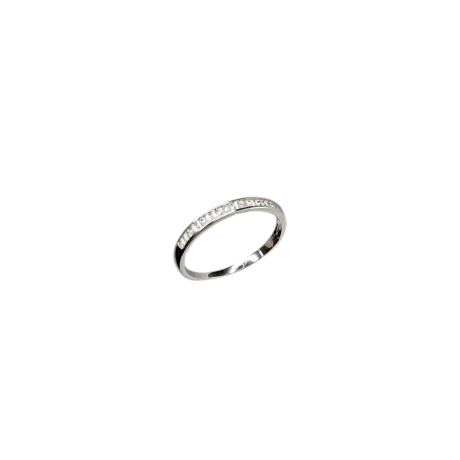 El Anillo  Brilha de plata es un anillo de plata de ley 925, con casi medio anillo lleno de circonitas transparentes esto le da un brillo espectacular para las amantes de la luz. Medidas del Anillo Brilha de plata : Ancho de aro: 2.6 mm Espesor del aro: 1.4 mm Ancho de las circonitas : 2.6 mm Altura del las circonitas : 1.2 mm