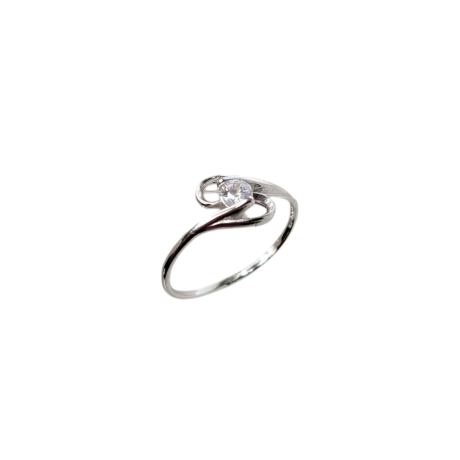 El Anillo Maia de plata  es un anillo sencillo y elegante  anillo de plata con una circonita en el centro abrazada  entre dos líneas de plata creando un diseño espectacular  Medidas del Anillo Maia de plata : Espesor de aro: 0.9 mm Ancho: 0.9 mm. Circonita: 3.4 mm Zona central donde se encuentra la circonita mide 8.4 mm Fabricado en plata de ley 925. Descubre el Anillo Maia de plata, un diseño elegante con una circonita deslumbrante. Consulta tu talla y embellece tus manos hoy mismo. Consulta tu talla  de anillo con las tres formulas de tallaje qu