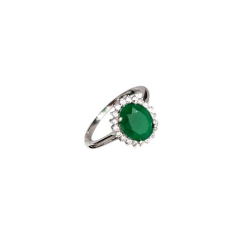 El Anillo Vesta de plata es un anillo de plata sencillo y a la vez precioso con una pequeña circonita cuadrada de color verde  en el centro  rodeada de pequeñas circonitas transparentes.  Medidas del Anillo Vesta de plata: Espesor de aro: 1.6 mm Ancho del aro : 1.9 mm. Largo del centro del anillo con las piedras : 13.1 mm Ancho del centro del anillo con las piedras: 11.4 mm Fabricado en plata de ley 925. Descubre la elegancia del Anillo Vesta de plata con circonita verde y transparentes. Un diseño delicado que realza cualquier atuendo, ¡ordénalo ya!