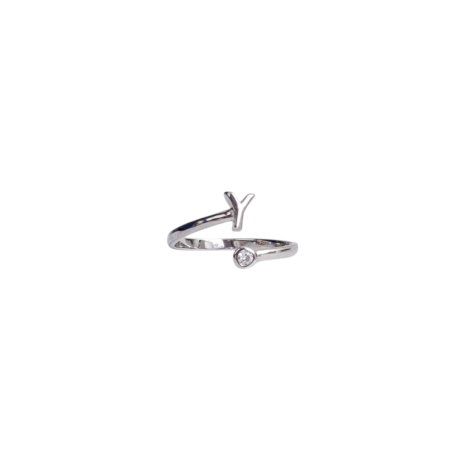 El Anillo inicial  Y de plata, es un anillo con un elegante diseño de dos líneas de circonitas transparentes en la casi todo el aro, lo que le da un brillo espectacular. Características  del Anillo inicial Y de plata  : Ancho de aro: 1.7 mm Espesor del aro: 1.2 mm Altura de la inicial 5.4 mm Diámetro de circonitas 3.3 mm Plata de Ley 925 Descubre la elegancia del Anillo inicial Y de plata, adornado con circonitas brillantes. ¡Haz tu pedido ahora y deslumbra con tu estilo!